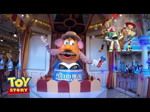 disneyland-disney-parade-walt-disney-pixar-parque-disneyland