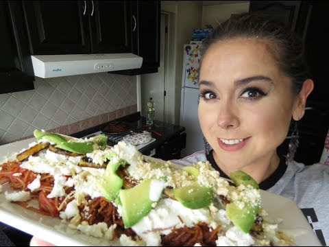 fideos-secos-en-salsa-de-chile-ancho