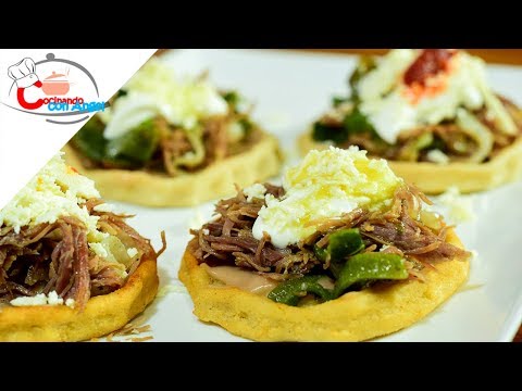 sopes-de-carne-deshebrada-con-rajas