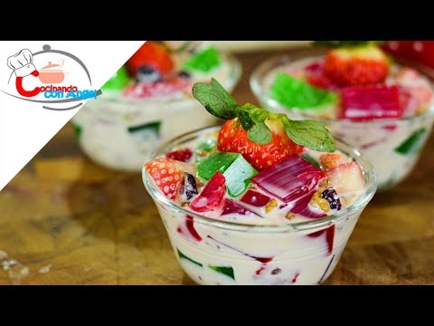 ensalada-de-gelatina-y-fresas-con-crema