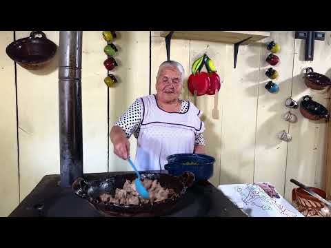 nopalitos-con-carne-de-puerco-en-chilito-rojo-de-mi-rancho-a-tu-cocina