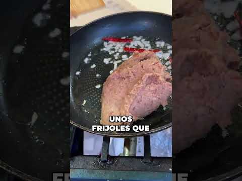 pupusas-deliciosas-frijol-queso-y-chicharron-estilo-mexicano-shorts